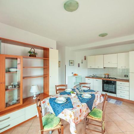 Cozy Apartment In La Maddalena With Kitchen ภายนอก รูปภาพ