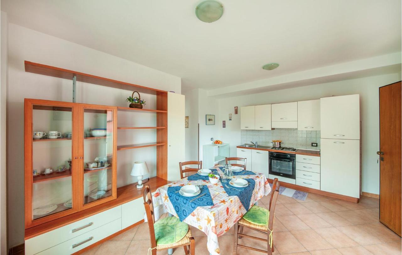 Cozy Apartment In La Maddalena With Kitchen ภายนอก รูปภาพ