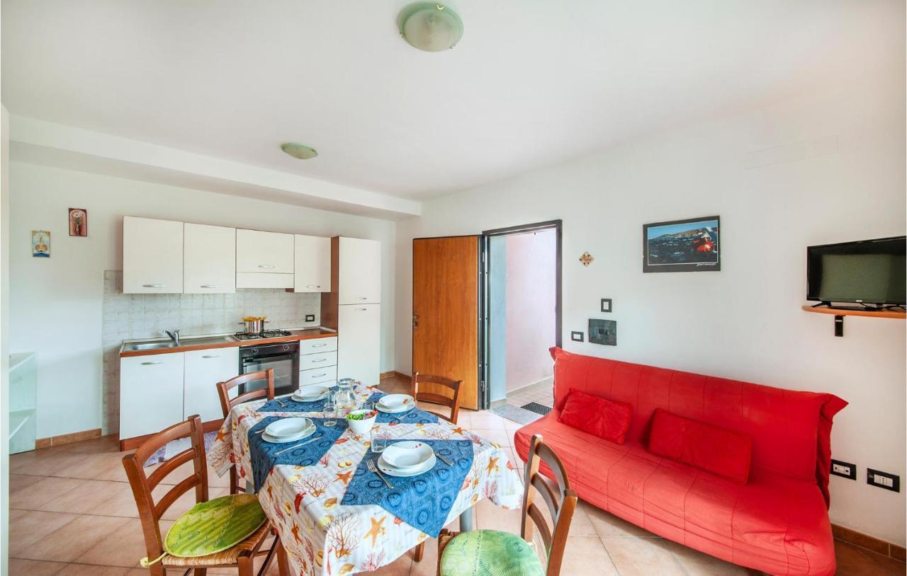 Cozy Apartment In La Maddalena With Kitchen ภายนอก รูปภาพ