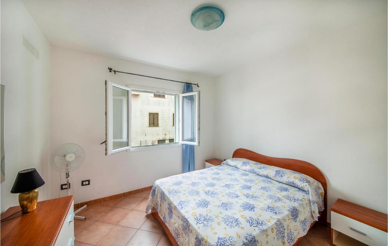 Cozy Apartment In La Maddalena With Kitchen ภายนอก รูปภาพ